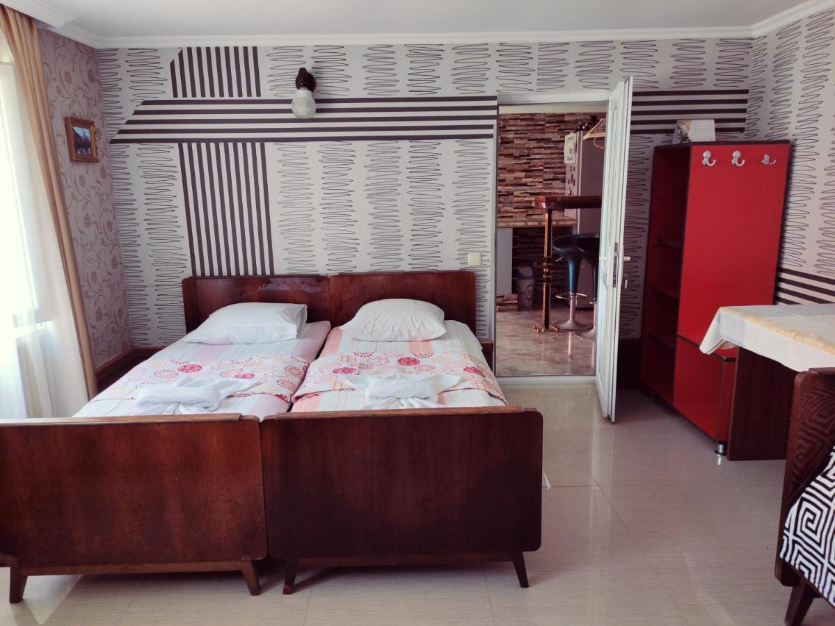 Guest House On Kostava 23 كوبوليتي المظهر الخارجي الصورة
