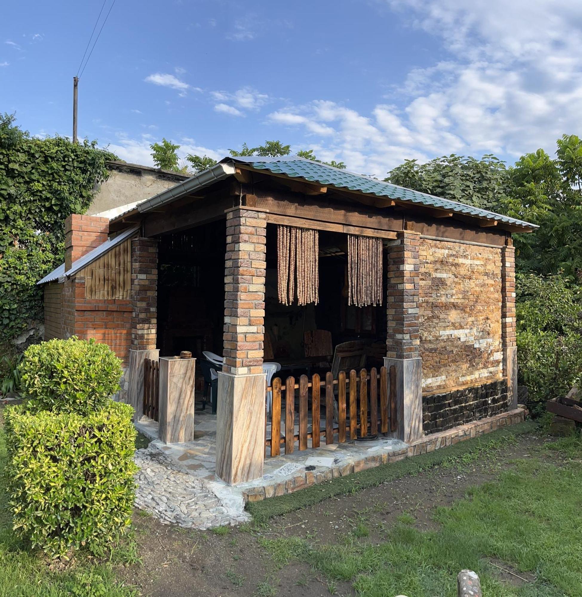 Guest House On Kostava 23 كوبوليتي المظهر الخارجي الصورة