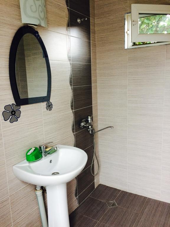 Guest House On Kostava 23 كوبوليتي المظهر الخارجي الصورة