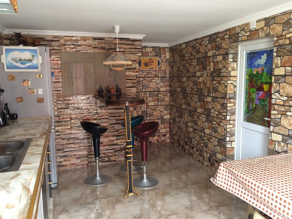 Guest House On Kostava 23 كوبوليتي المظهر الخارجي الصورة